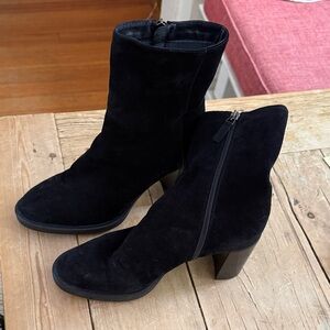 Elegant Water resistant Black Women's Aquatalia Ankle Boots sz 10